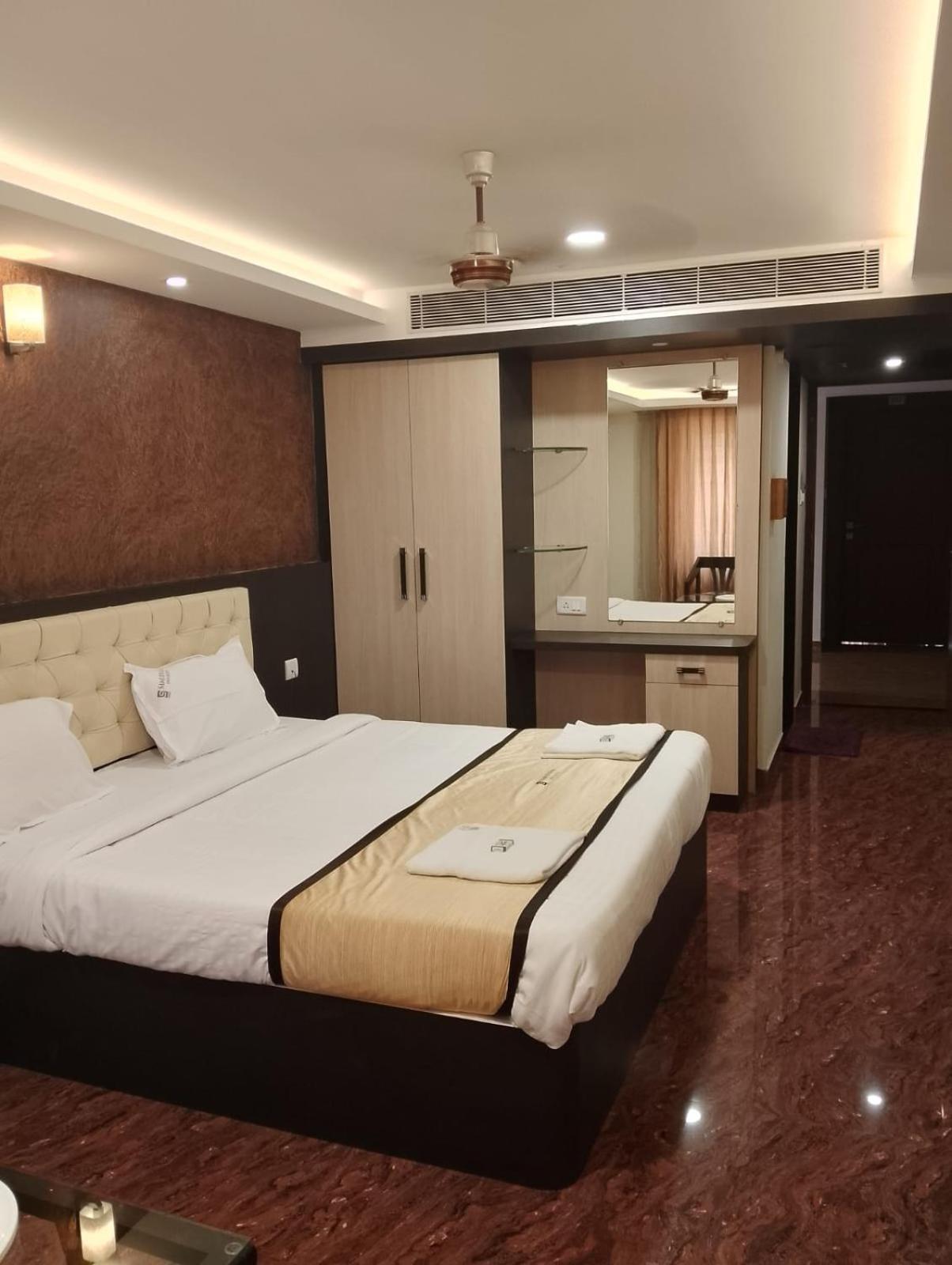Hotel Samudyatha Inn And Suites กุนดาปูร์ ภายนอก รูปภาพ